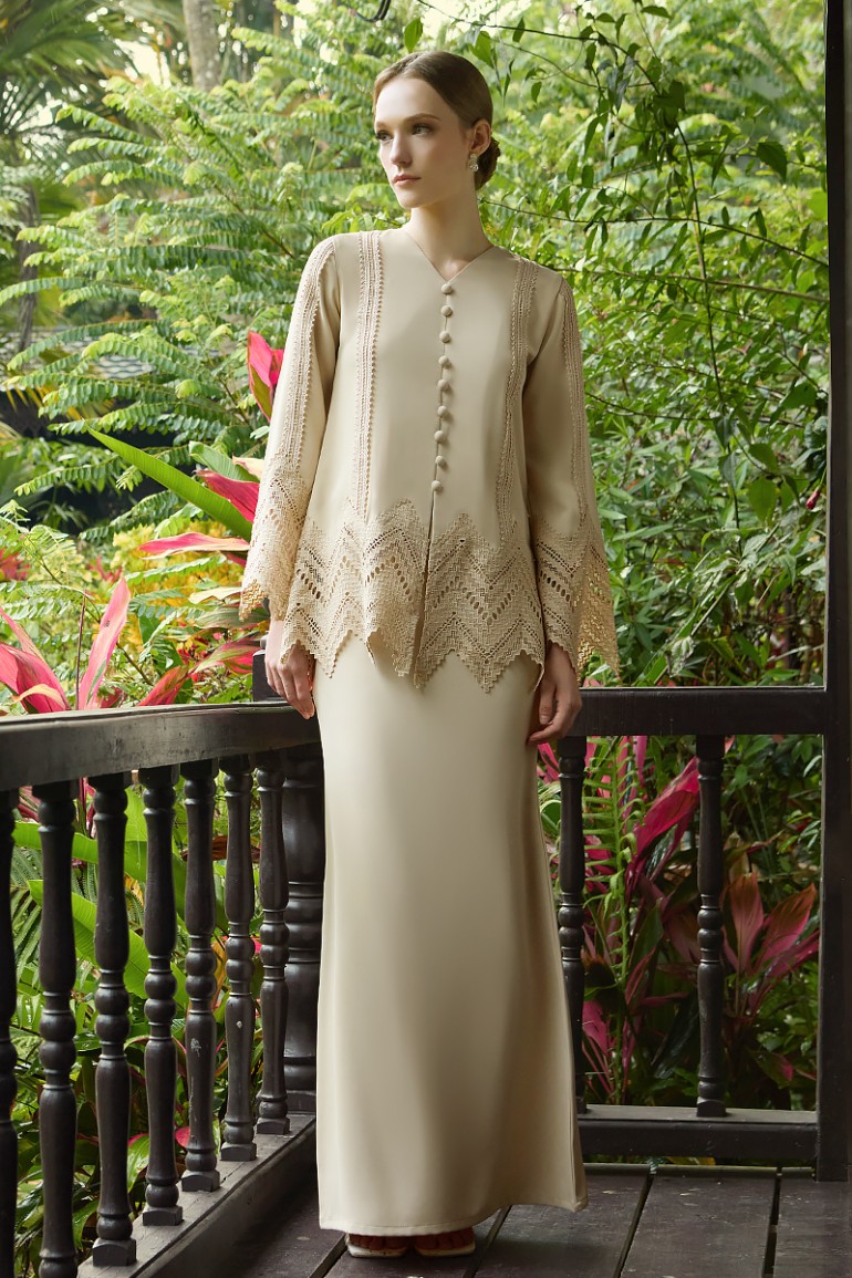 DASHIA KURUNG IN NUDE