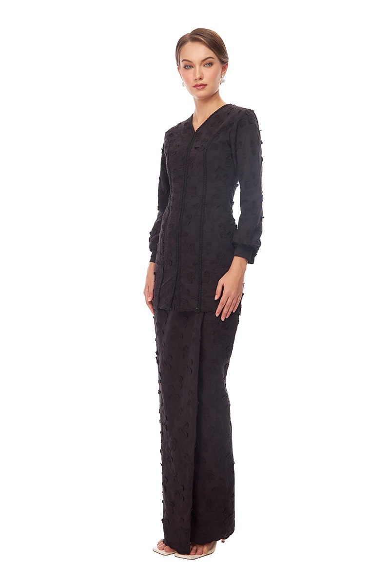 NIESHA KURUNG IN BLACK