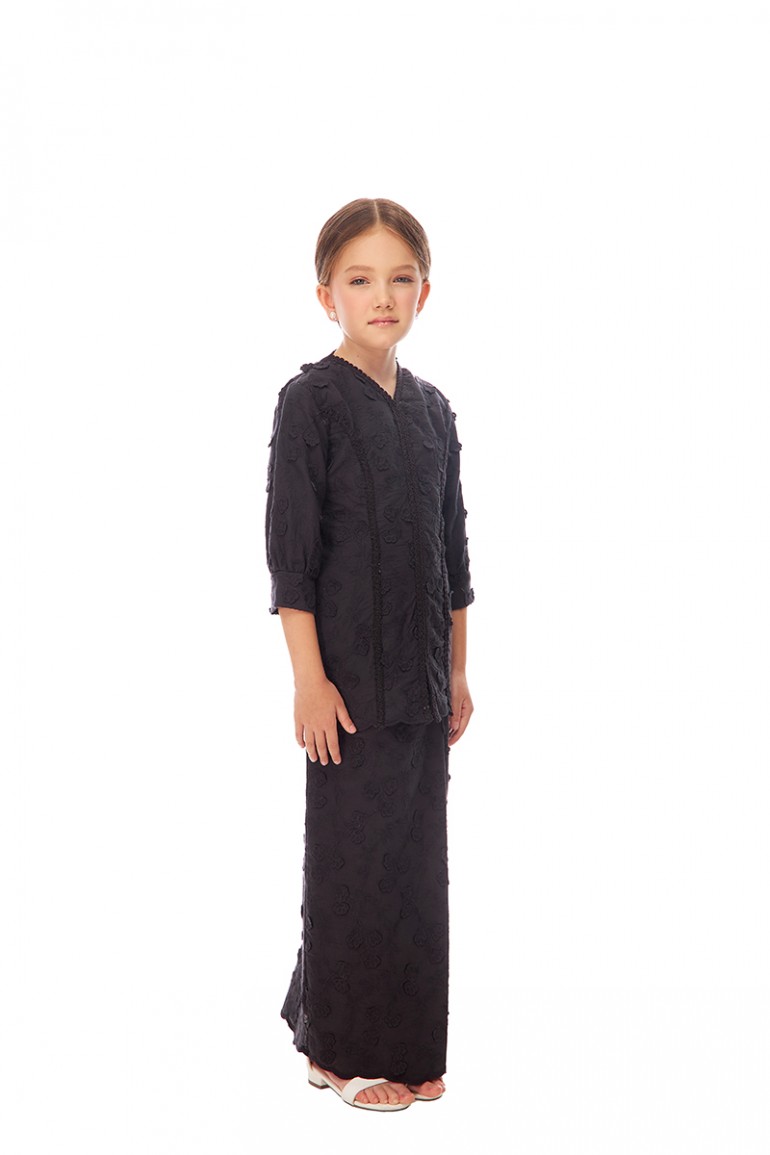 NIESHA KURUNG KIDS IN BLACK