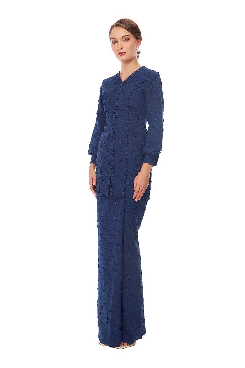 NIESHA KURUNG IN NAVY BLUE