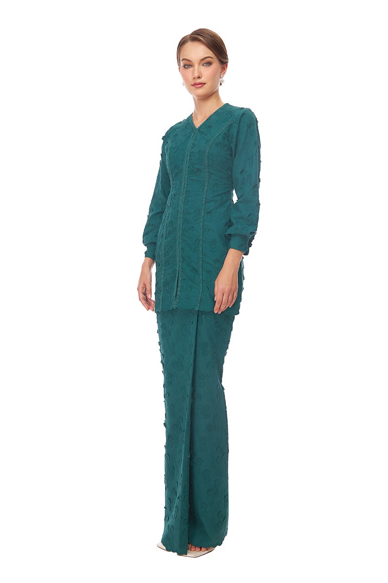 NIESHA KURUNG IN EMERALD GREEN