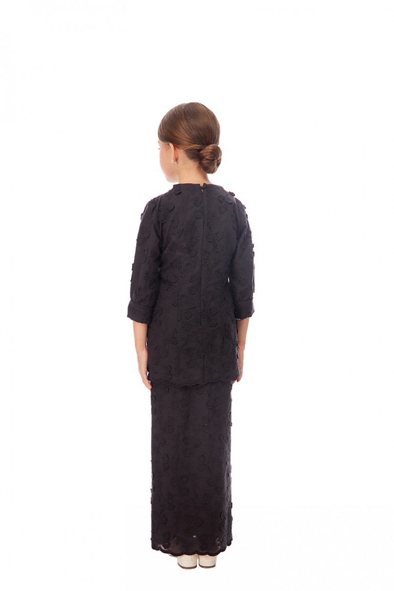 NIESHA KURUNG KIDS IN BLACK