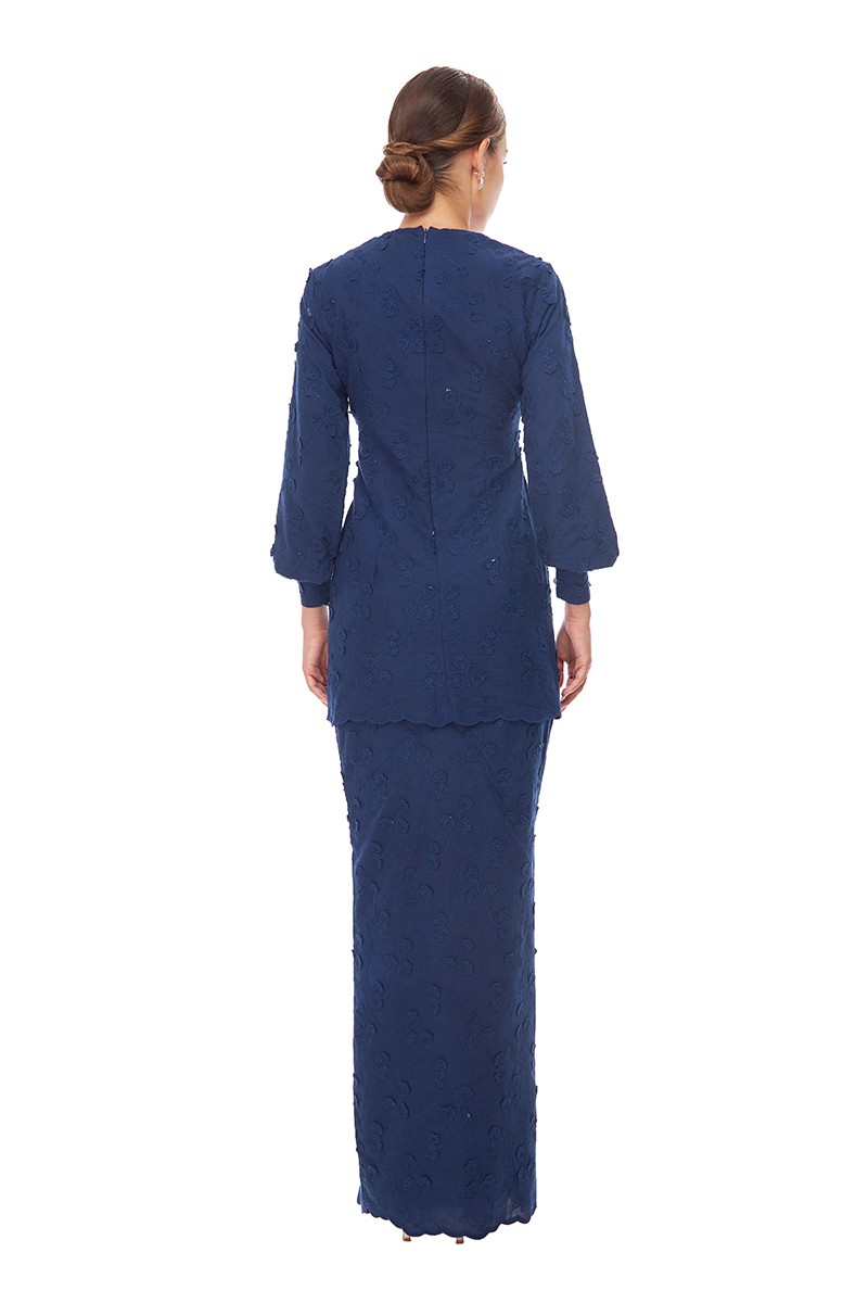 NIESHA KURUNG IN NAVY BLUE