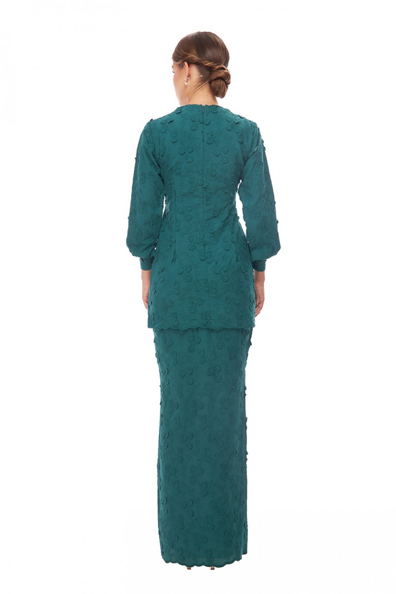 NIESHA KURUNG IN EMERALD GREEN