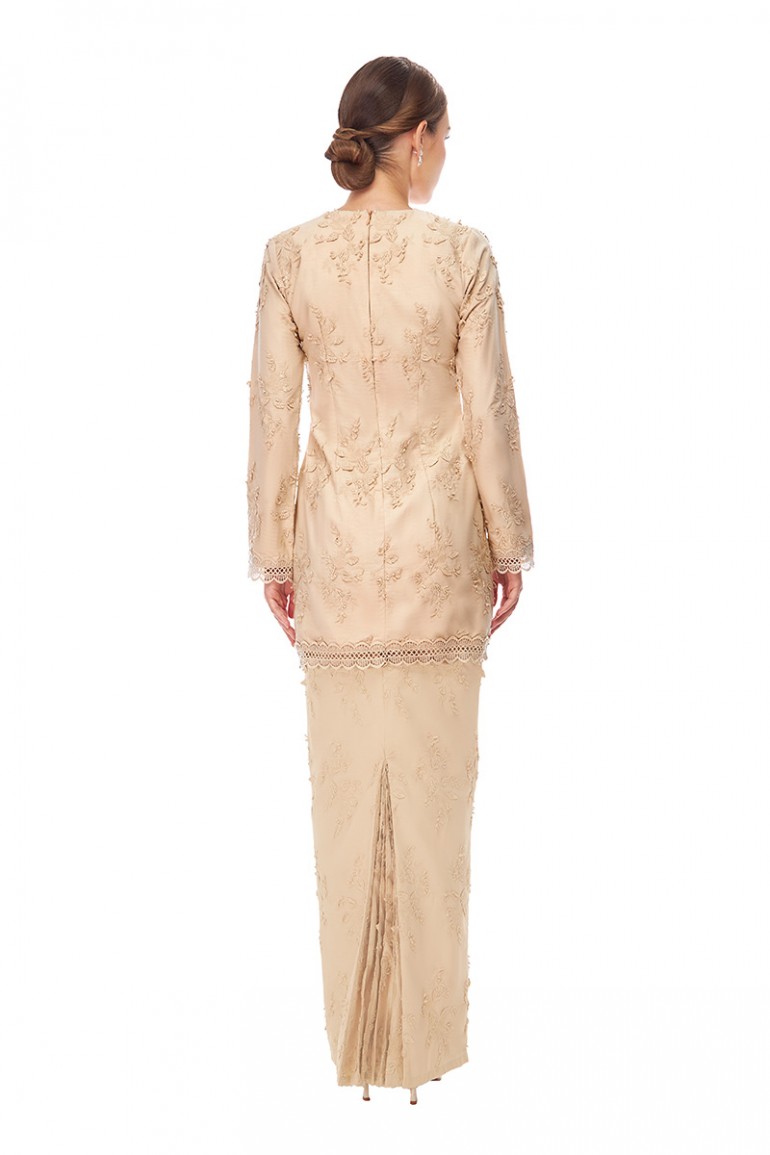 RALISYA KURUNG IN NUDE