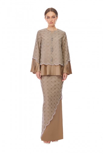 FELORA KURUNG IN HAZELNUT