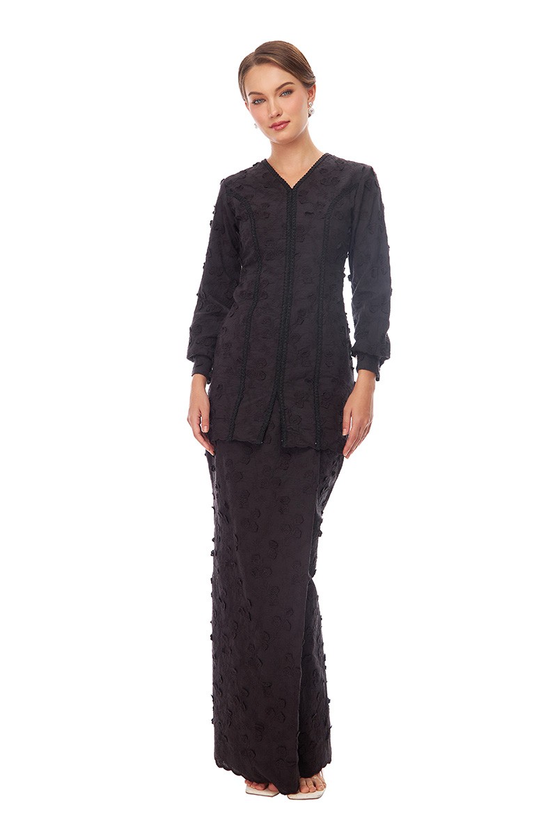 NIESHA KURUNG IN BLACK