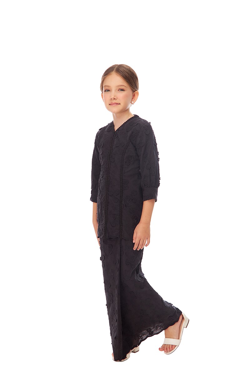 NIESHA KURUNG KIDS IN BLACK