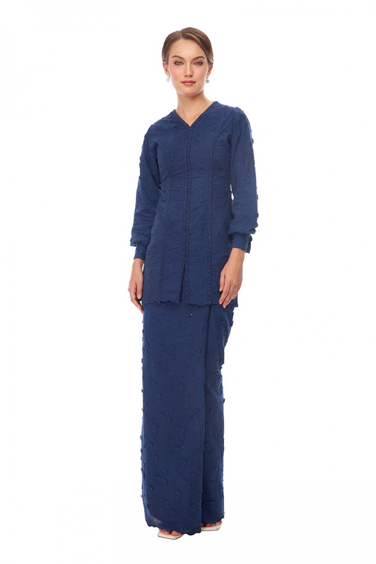 NIESHA KURUNG IN NAVY BLUE