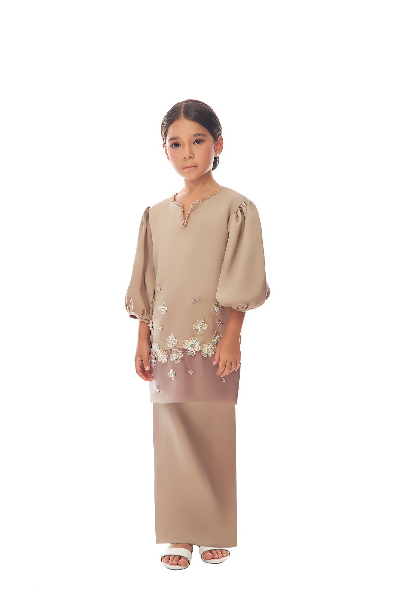 NOELLE KURUNG KIDS IN PALE BROWN