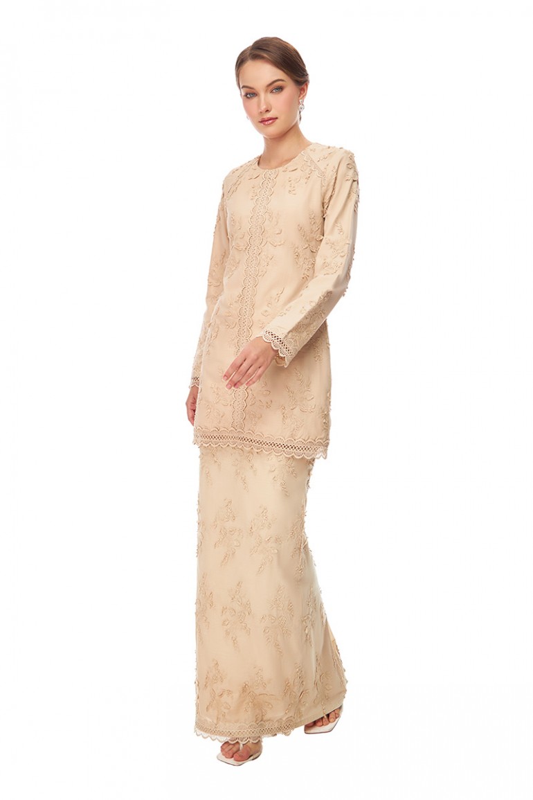 RALISYA KURUNG IN NUDE