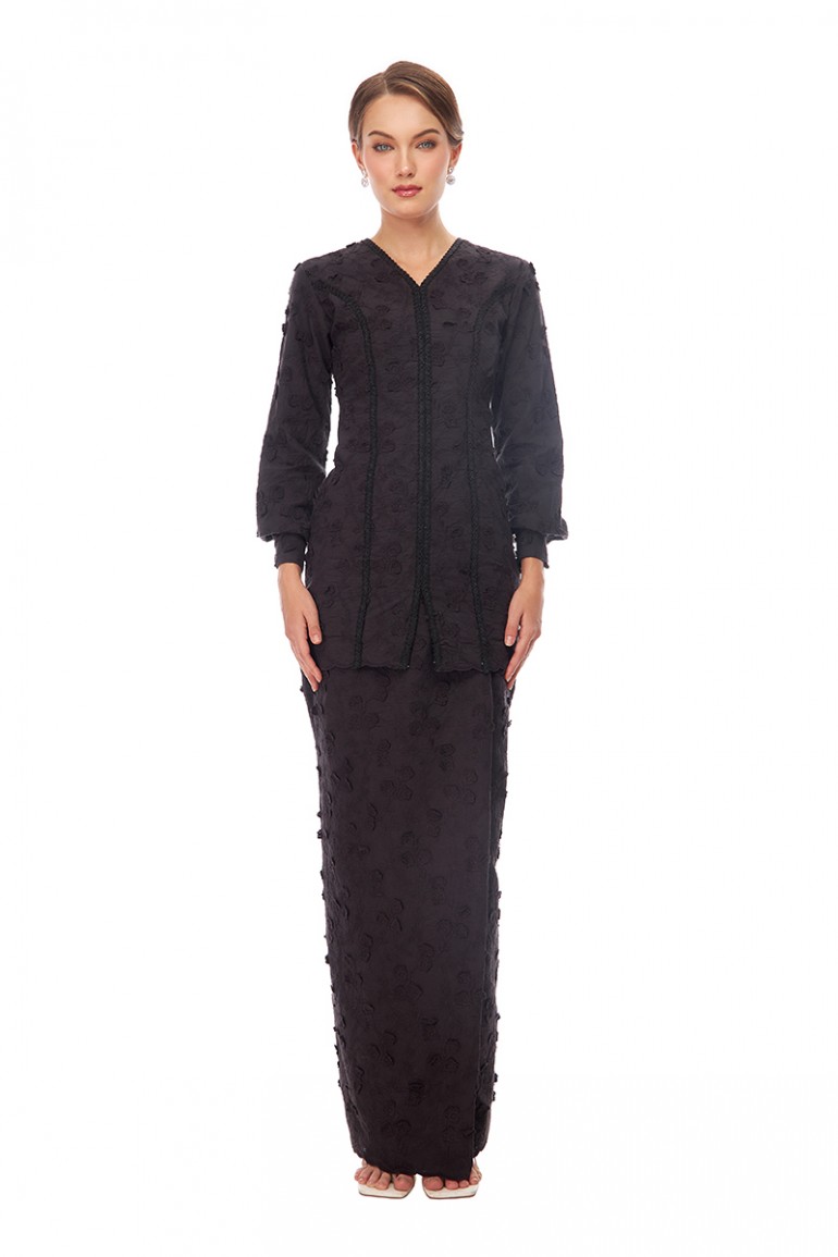 NIESHA KURUNG IN BLACK