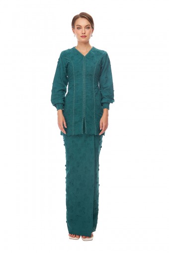 NIESHA KURUNG IN EMERALD GREEN