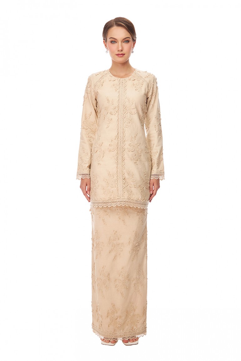 RALISYA KURUNG IN NUDE