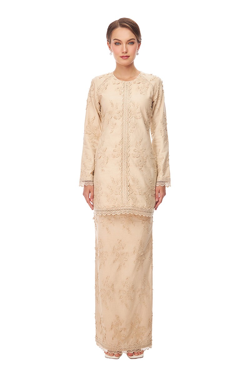 RALISYA KURUNG IN NUDE