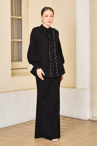 MARCIA KURUNG IN BLACK