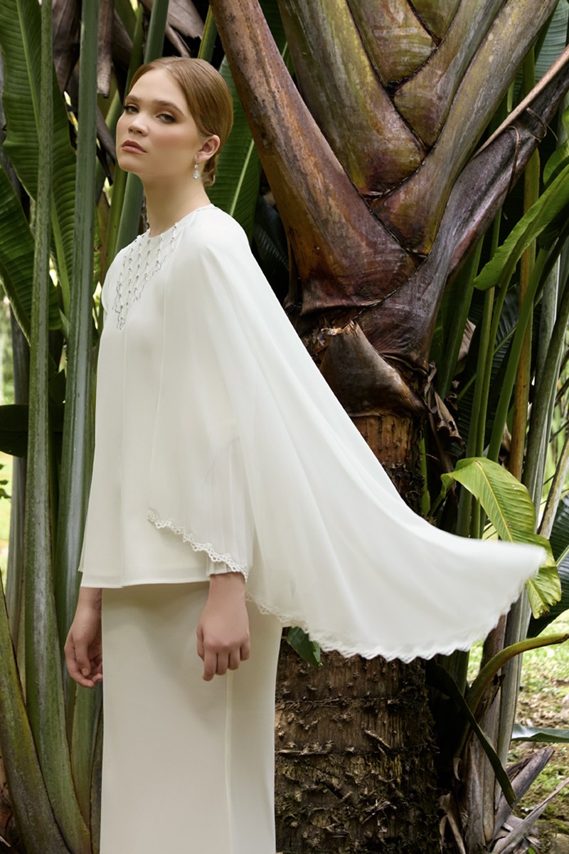 REYNA HALFMOON SHAWL IN OFF WHITE