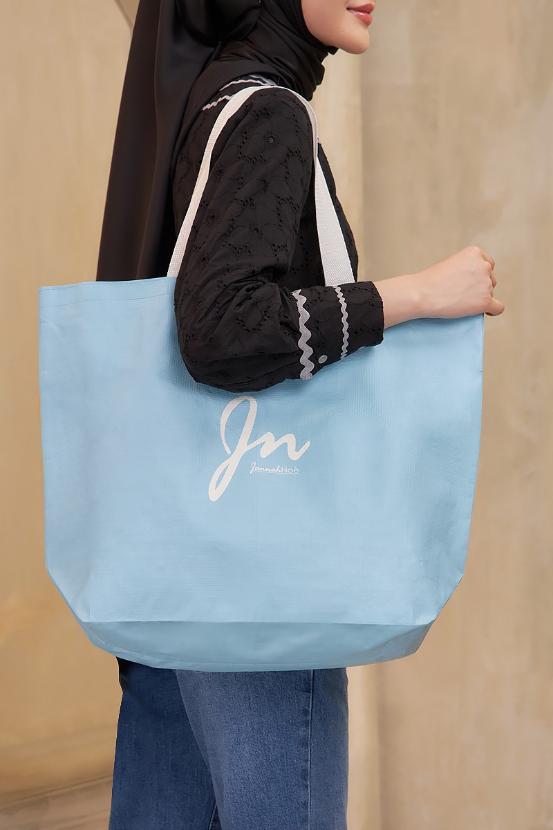 GROCERY BAG IN LIGHT SUMMER BLUE