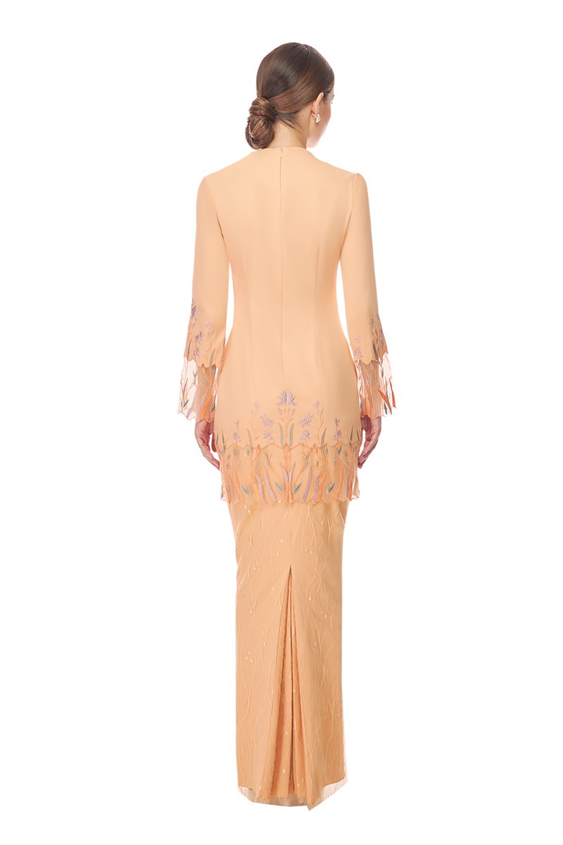 KATERYNA KURUNG IN PEACH FUZZ