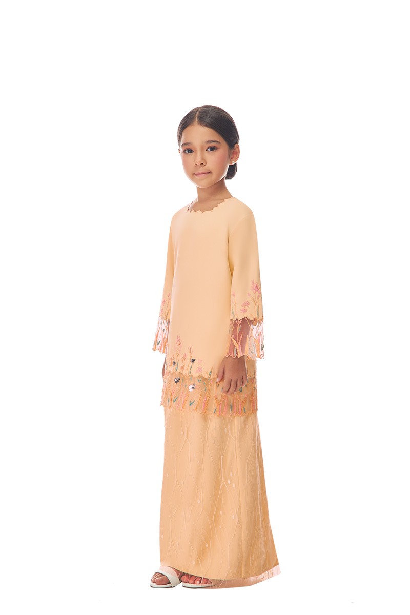 KATERYNA KURUNG KIDS IN PEACH FUZZ